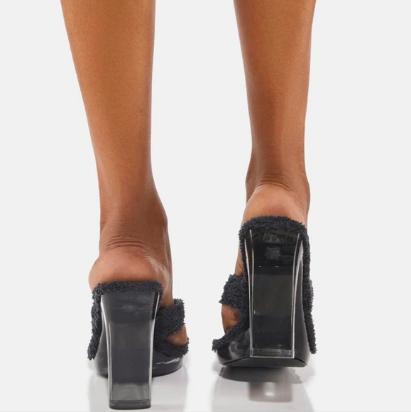 Size 8 fuzzy heels - Picture 4 of 4